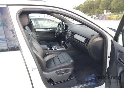 2014 Volkswagen Touareg 3.6L R-Line z USA, uszkodzony, nr VIN WVGDF9BP3ED006854